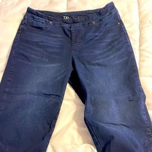 Cute Capri DG2 jeans, Flexstretch Denim. Bought in may wore one time.